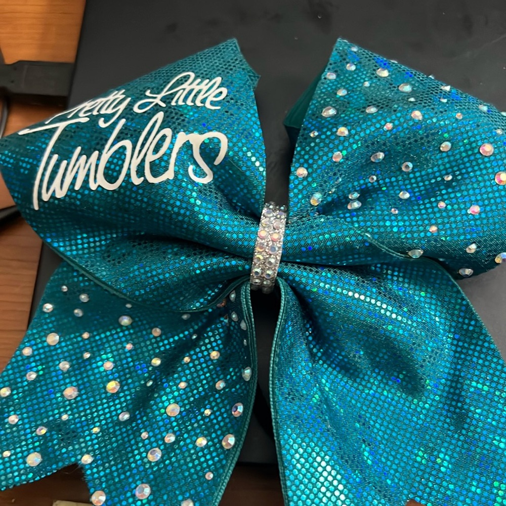Pretty little tumblers cheer bow.